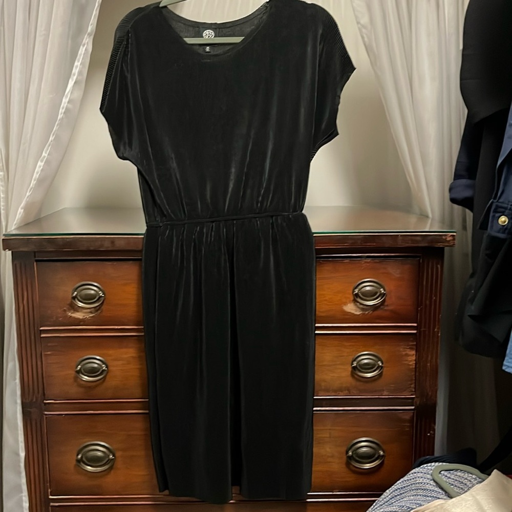 Bobeau Women's Size Medium Black Short Sleeve Pleated Dress